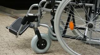 Świadczenie pielęgnacyjne. Ile wynosi i komu przysługuje