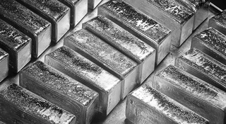 Cały świat mówi o KGHM. Koncern z Polski rządzi i dzieli na rynku srebra