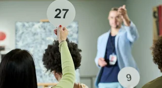 Myślałeś, że licytujesz z kolekcjonerem? To był pracownik domu aukcyjnego