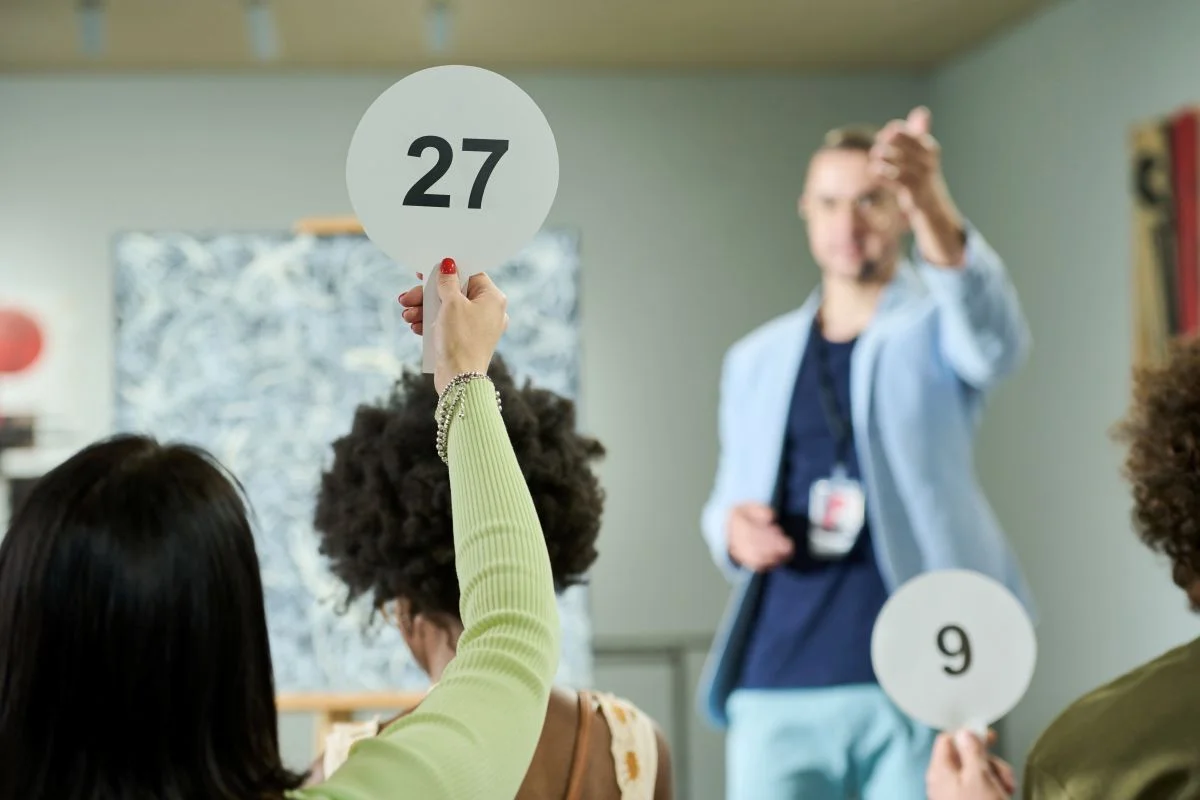 Myślałeś, iż licytujesz z kolekcjonerem? To był pracownik domu aukcyjnego