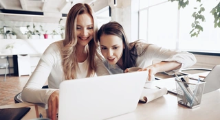 Młodzi zmieniają priorytety. Work-life balance i AI zamiast wyścigu szczurów