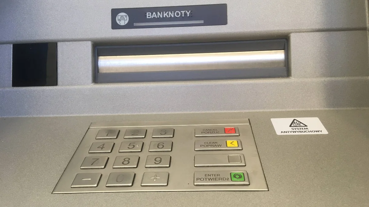 Banki blokują pieniądze po śmierci bliskich. UOKiK interweniuje