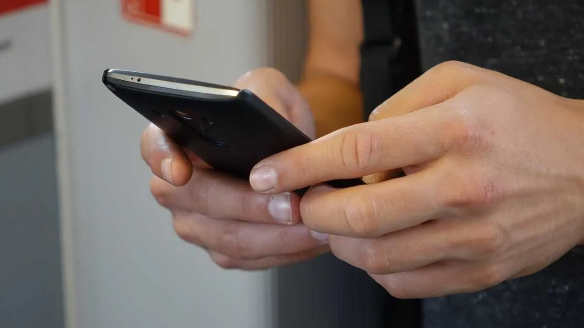 Podejrzane SMS-y. Sprawdź, zanim klikniesz i stracisz pieniądze