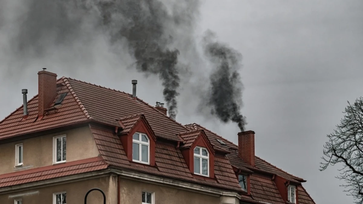 Fikcyjna walka ze smogiem. Tak źle z programem Czyste Powietrze jeszcze nie było
