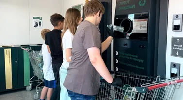 Sprawdzili wytrzymałość systemu kaucyjnego. Pobili rekord, żeby pomóc koleżance