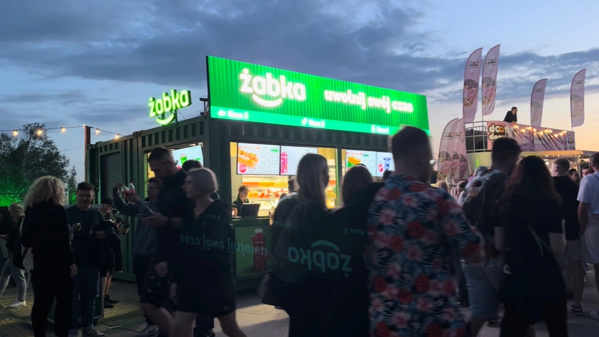 Żabka rusza w Polskę. Kusi nowościami w menu i kosmiczną technologią