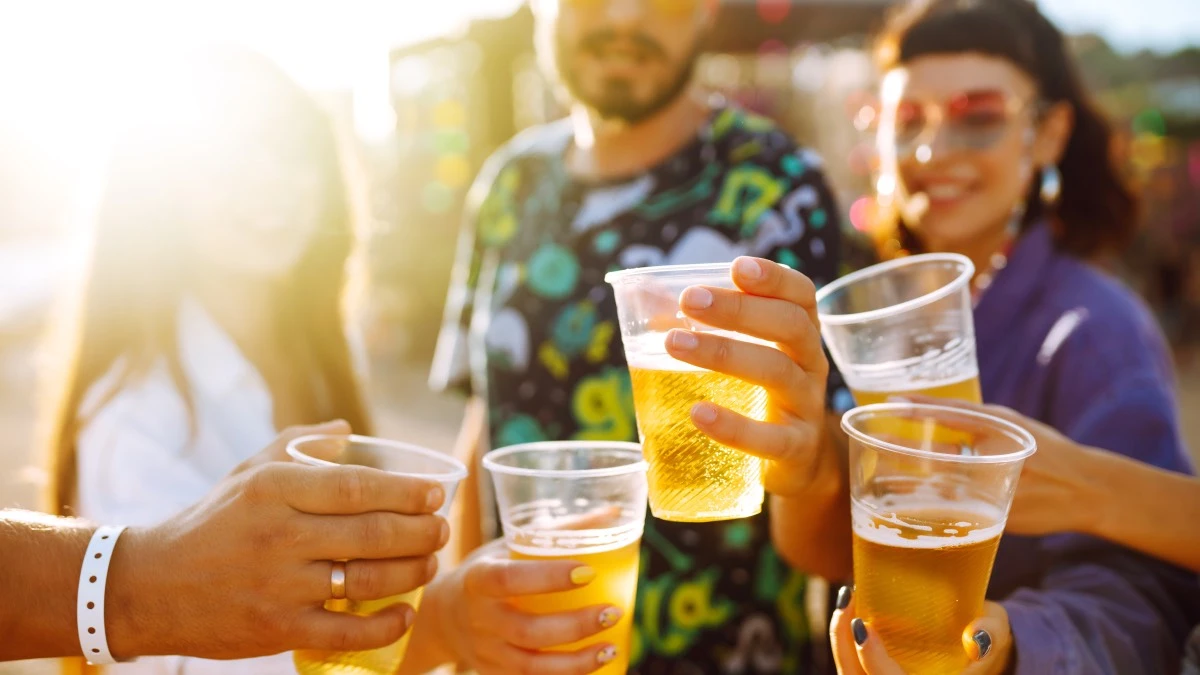 Jest coś gorszego niż reklama alkoholu. Czas z tym skończyć w Polsce