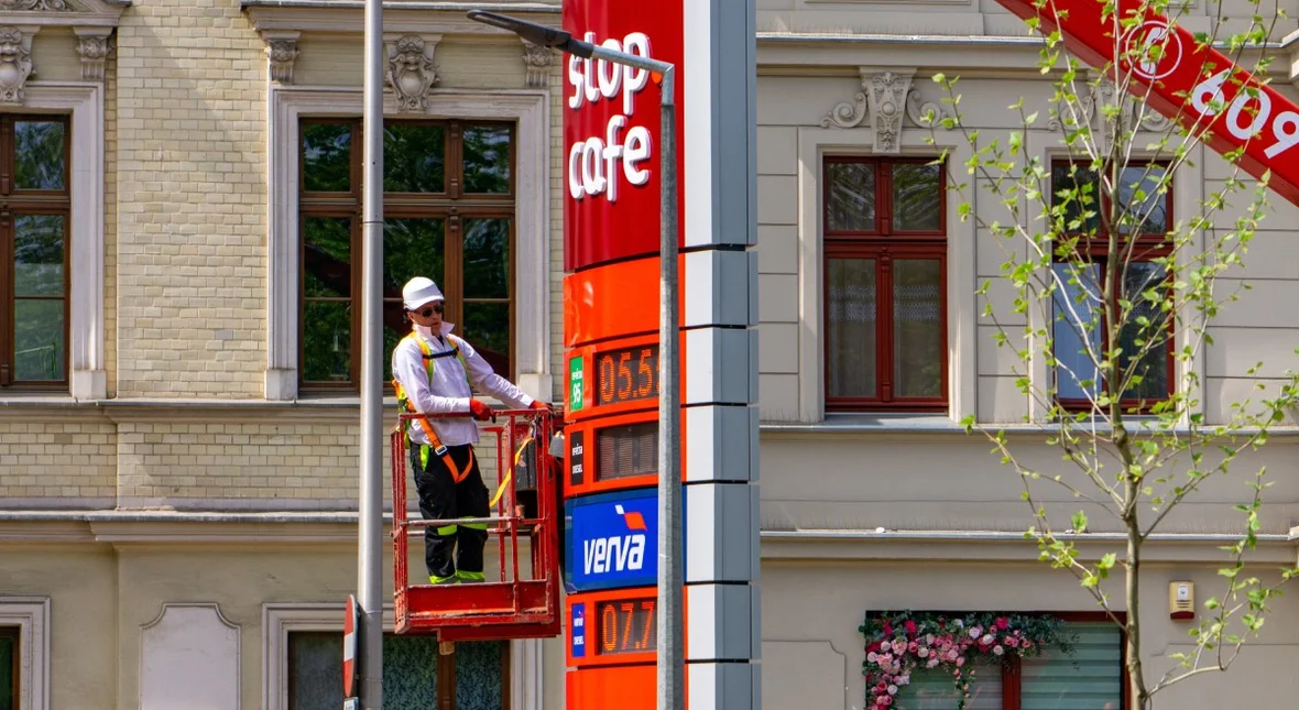 Image for Prezydent chce ściąć ceny paliw o 2,60 zł. Analitycy ostrzegają