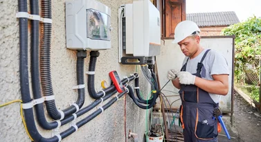 Biurokraci uderzają w magazyny energii. Polacy wściekli: urzędasy nie powinni się wtrącać