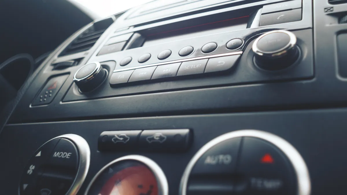 „25 lipca ruszają kontrole abonamentu RTV”. Zasłoń radio w samochodzie