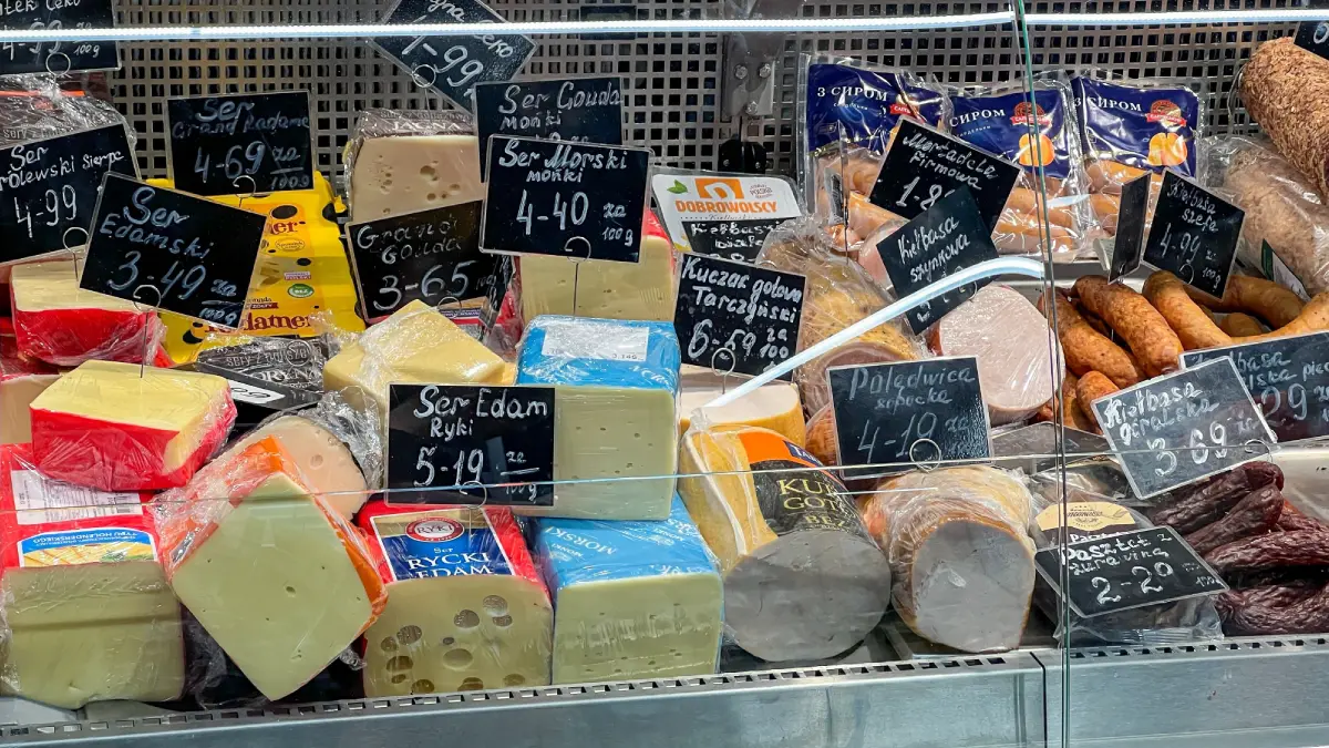 Auchan najtańszy w Polsce. Biedronka też jest liderem – jej klienci załamują ręce