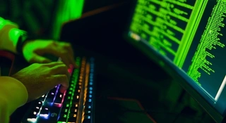 firmy IT do spółki z INTERPOL-em próbują powstrzymywać przestępców.