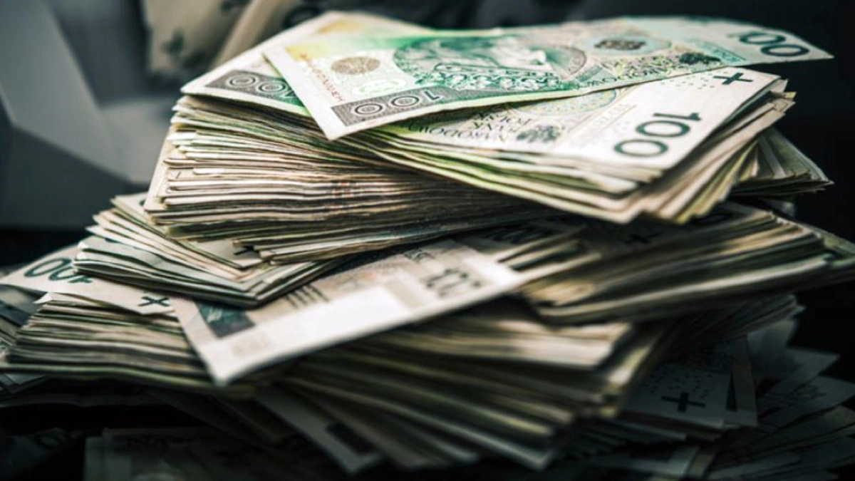 ZUS wypłaca mu co miesiąc prawie 55 tys. zł emerytury. Naprawdę na to zasłużył