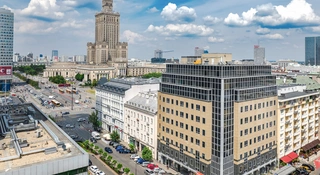 Nowe życie warszawskich biurowców z lat 90